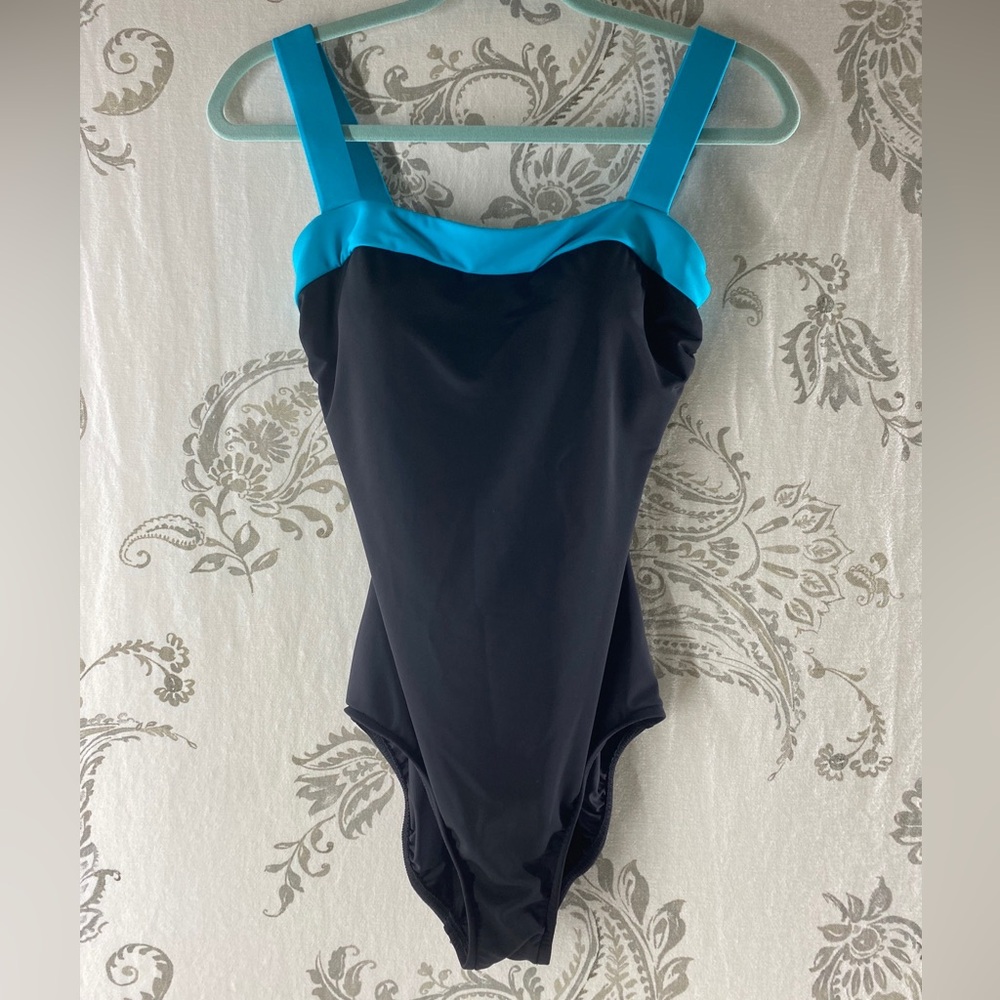 I.N.C. International Concepts Swimsuit 1 piece Turquoise /Blk Sz 8
Retail $66.00